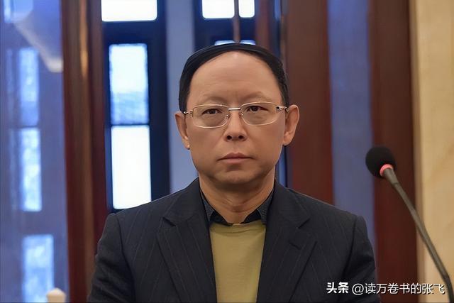 一家子全是美籍，却还在国内“捞金”，年赚4亿	，账上还存有130亿