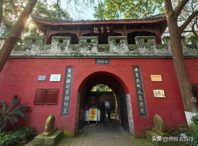 成都唐代园林梅花开了，被严重冷落，红墙青瓦，美到震撼！