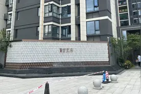 一楼花园是否属于公共绿地？成都明信云玺府“底花之争”或成买房之殇图片