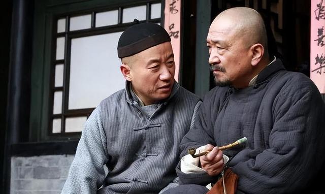 79岁李保田现状：定居山东衰老明显，儿子李彧太像父亲的“翻版”