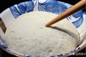 发面只加酵母和白糖就错了，老师傅教我一招，10分钟发满盆，厉害图片