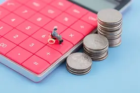 我妈工龄不到31年，个人账户近39万，养老金6400，属于高水平吗？图片