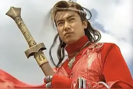 裤衩套头，花洒软管做头饰，小时候爱看的古装剧，妆造真的很离谱图片