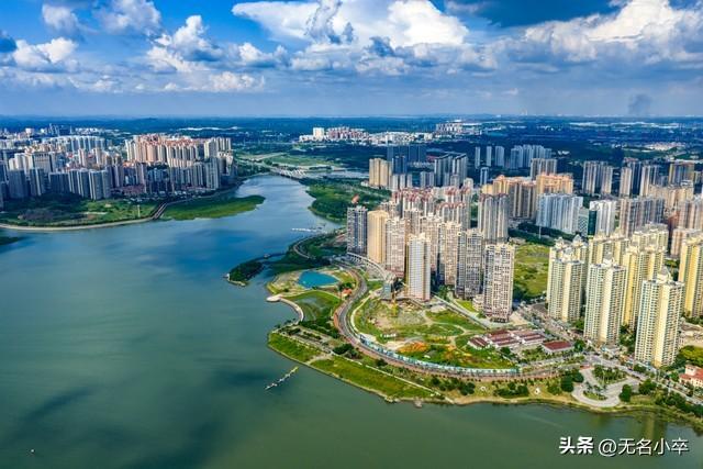 广西钦州和防城港都去旅居过，实话实说，两者对比，防城港好多了