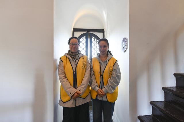 秋爽登文峰 塔下聚宾朋