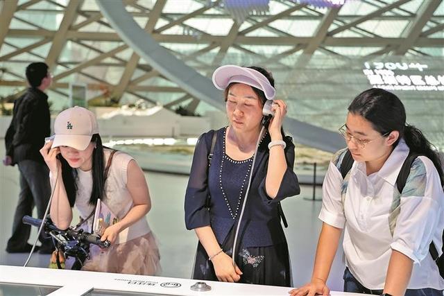 晶报特别报道 | 无障碍场景、社区场景、绿道场景不断上新 深圳CITY WALK场景持续加载中……