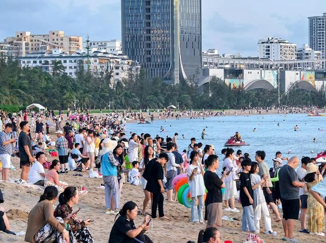 三亚和大连，一个最南一个最北的海滨城市，实话实说差别确实 很大