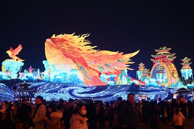 四川自贡：国际恐龙灯会璀璨亮灯