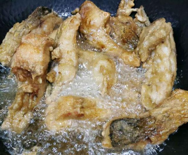 冬天滋补吃鱼，就用“万能炖鱼法”，不管什么鱼，都鲜香没腥味