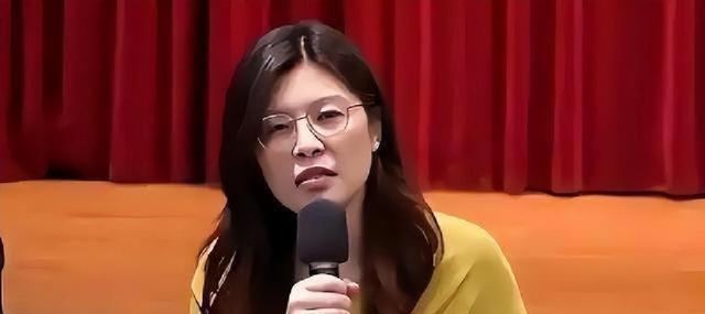 查了查郑丽文的老公，不查不知道，一查真是让我瞬间明白了许多！