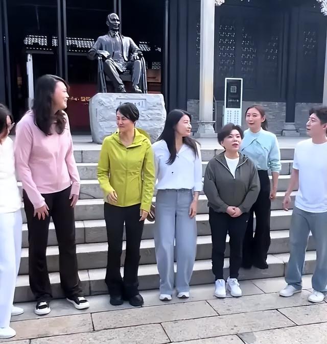 郭晶晶没想到，移居美国惨遭丈夫抛弃的高敏，已走上另一条上坡路