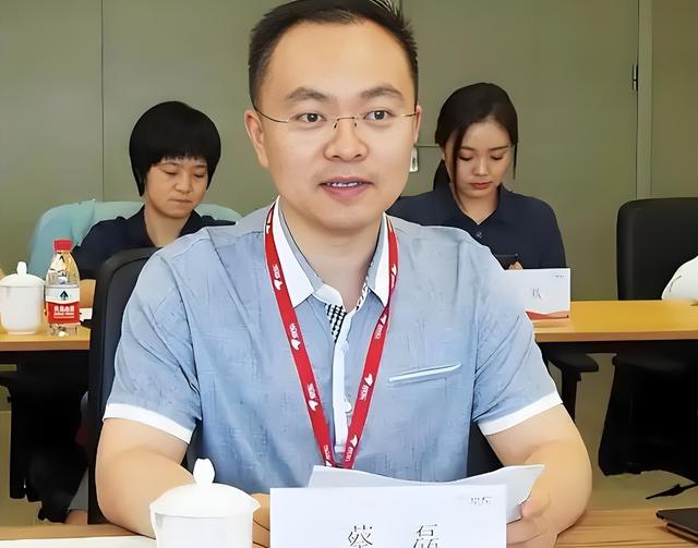 世道不公平！2023年蔡磊抱怨：我爷爷50岁去世，父亲47岁离世