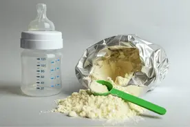 冲奶粉千万别用45度冲，小心宝宝的健康图片