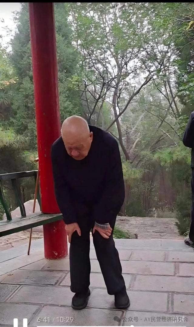 洹园晨雾里，九秩翁的晨光序曲——王革勋老先生晨练札记