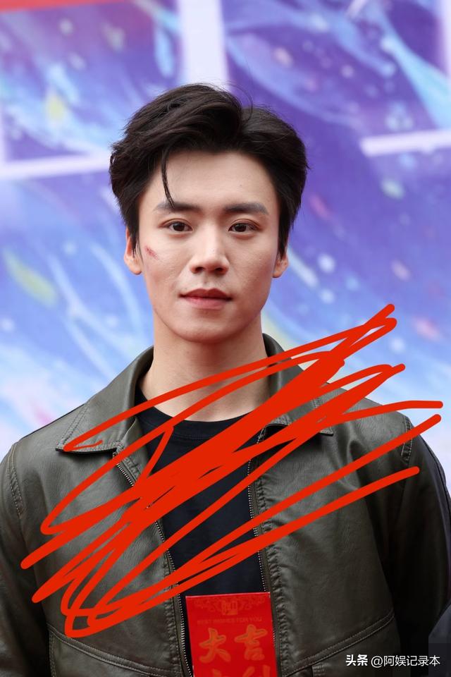短剧男神离了滤镜差距有多大，看刘萧旭就知道了
