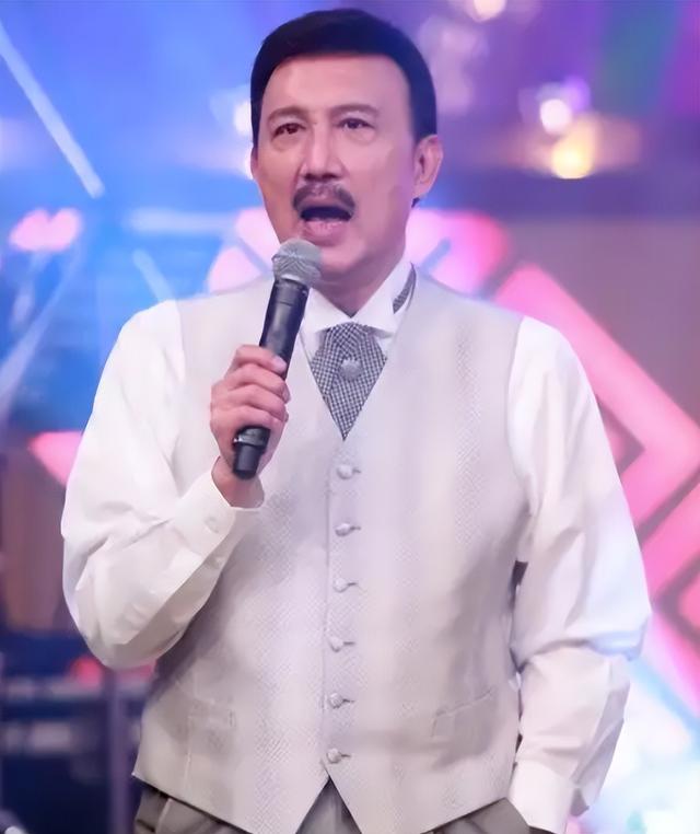 曾是一代歌王，后来成人尽皆知的台独分子，如今家破人亡下场凄凉