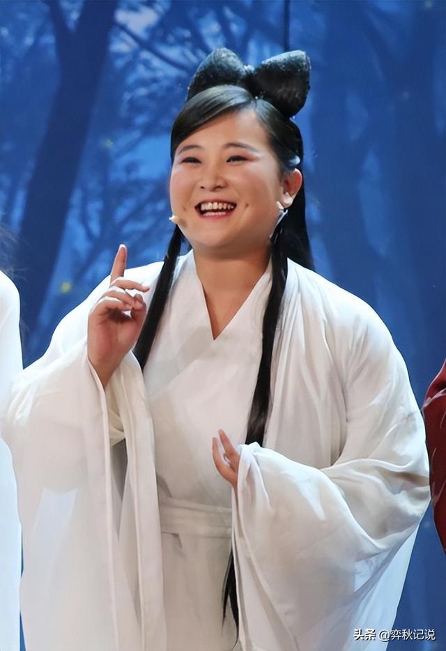 “消失”一年后，43岁的贾玲官宣喜讯，全网恭喜，终于等到这一天