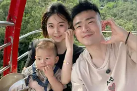 郑思维1家3口度假，娇妻神似蔡侑玎！颜值身材俱佳，太般配了图片