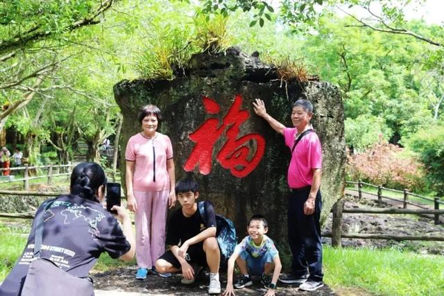 TOP登陆少年组合海口开唱！歌迷专享福利大揭秘→