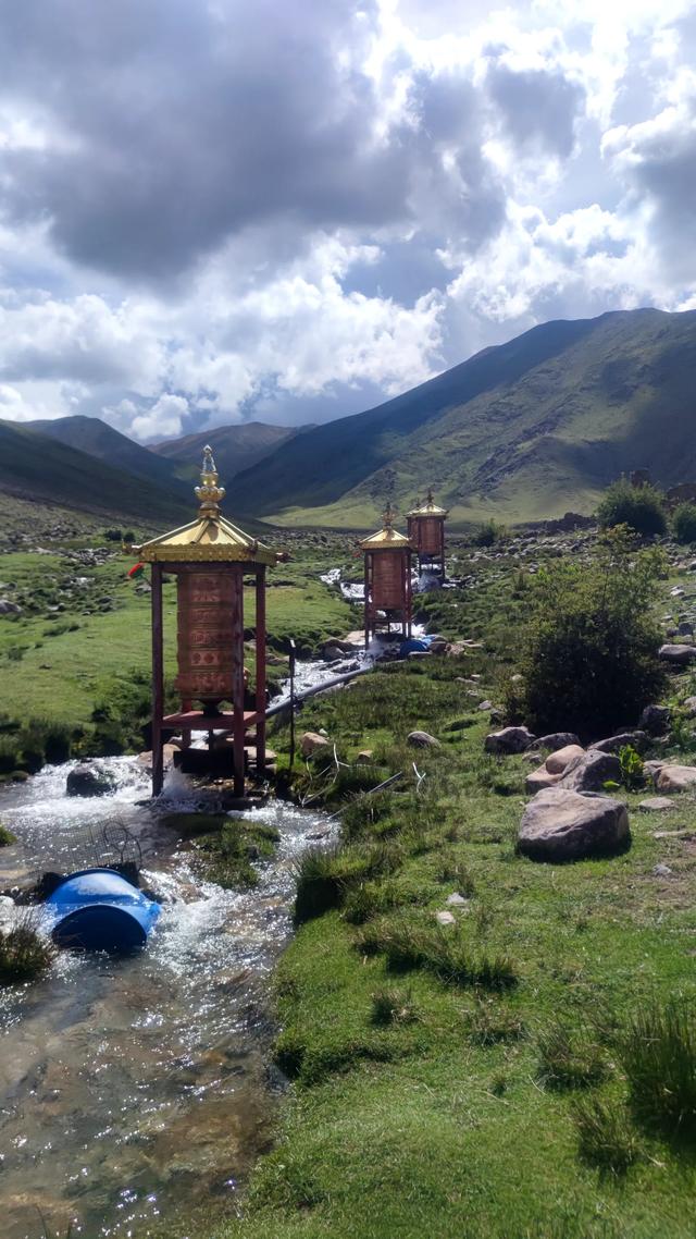 拉萨堆龙苯教直龙遗址,寺保留了吐蕃的残垣断壁,沧桑感扑面而来