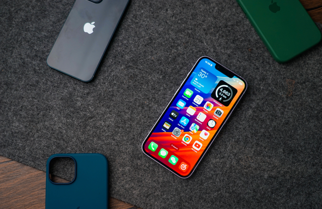 2025 最狠打脸！iPhone 14 跌到 3499 元，安卓旗舰集体沉默！