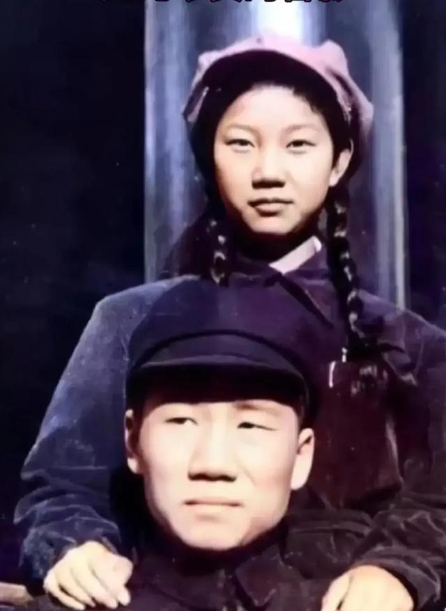 这是刘思齐和毛岸英的真实合影，并非演员扮演，货真价实的照片