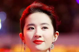 刘亦菲的家世：爷爷抗战时是游击队长离休前是副厅，父亲是外交官图片