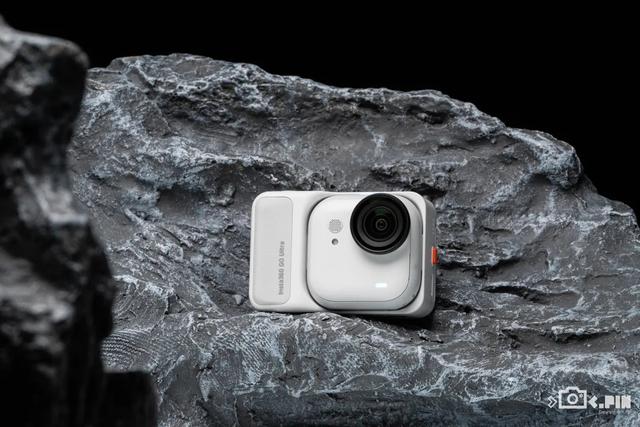 大疆出了款一千多的拇指相机,跟友商玩起了贴身肉搏?