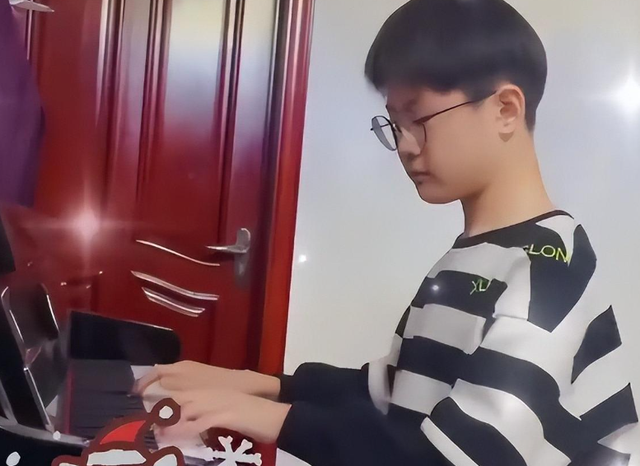 小神童“张峻豪	”	，3岁走红，5岁上春晚，7岁年入百万	，后来怎样