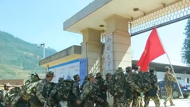 中国唯一一个“军人城市”，一半以上都是军人，吸引众多女孩前往