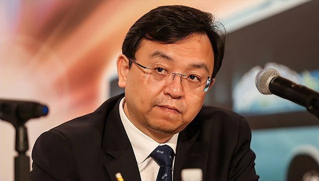 比亚迪老板女儿参加巴黎名媛舞会，她打扮贵气，长得像爸爸王传福