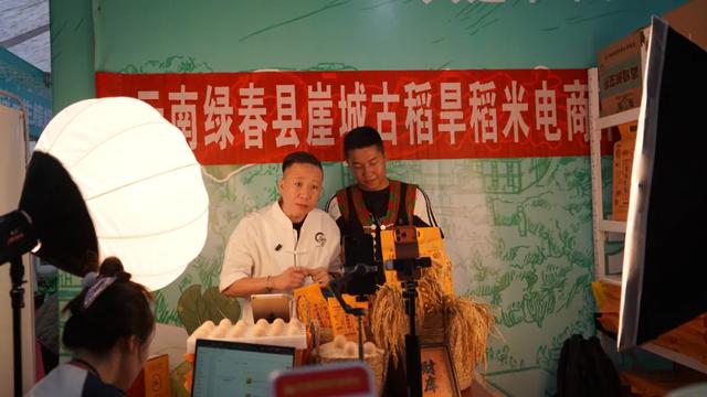 绿春长街古宴：千年哈尼风情破圈，铸就民族团结与文旅发展盛宴