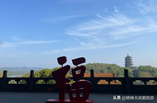 杭州西湖古刹“杜鹃小径”开了，2026春日静谧又好看，快来走走吧