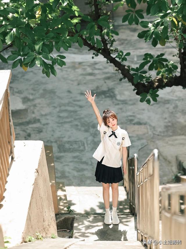 甘肃兰州一校花，楚楚动人，倾国倾城	，这气质堪称校园天花板