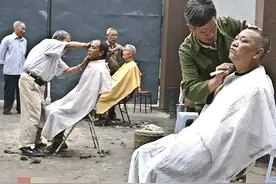 发现一个奇怪现象，十元理发路边摊到处开花，美发店还有活路吗？图片