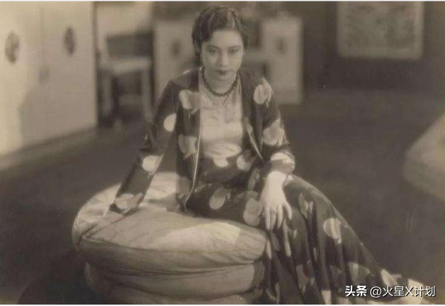 戴笠与胡蝶的真实影像，胡蝶美艳摄人心魄，戴笠面容冷峻不怒自威