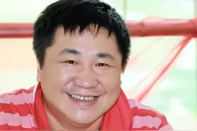 退出本山集团十年，再看刘流和赵本山现状，一个消失一个名利双收图片