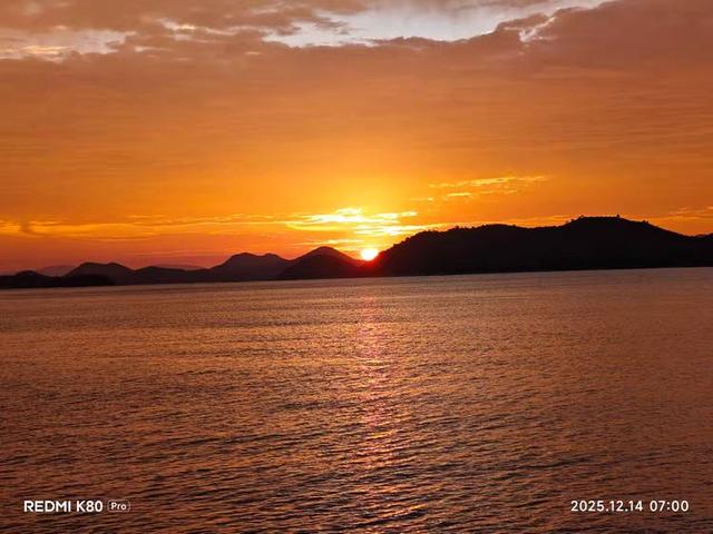 到沙头角看海上日出