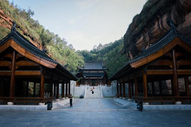 游在鹰潭｜中式美学深度游！山水、烟火、古建玩法全解锁，承包你的诗意周末