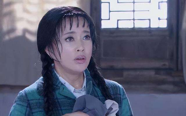 钱再多有什么用？75岁的“风流妖精”刘晓庆，已经走上另一条道路