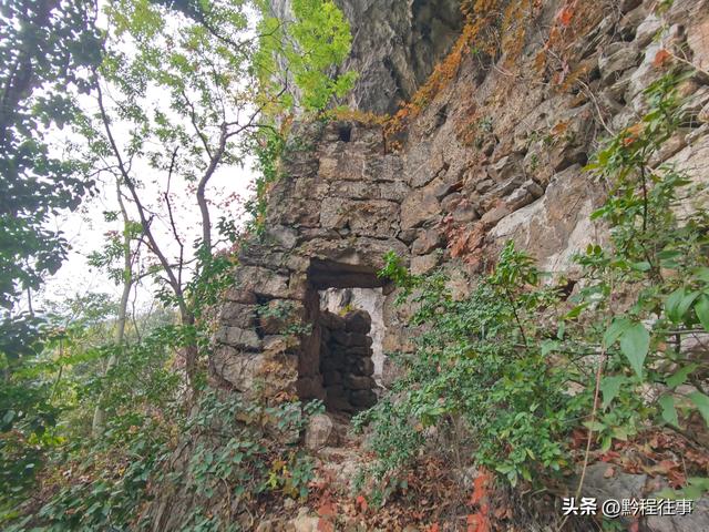 寻找一个最为艰难的躲匪洞，我难到达，土匪也难以到达