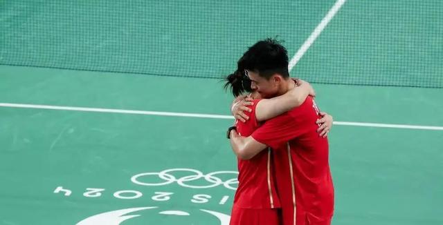 体育界的金童玉女终于结婚了，马龙缺席。樊振东、陈梦等好友到场