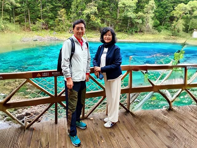 四川旅游：三游人间仙境九寨沟（图）