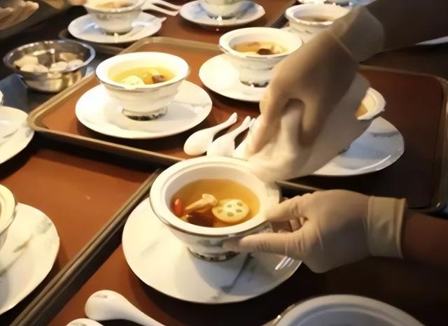 一文深度讲解人民大会堂和钓鱼台国宾馆：吃一顿国宴要多少