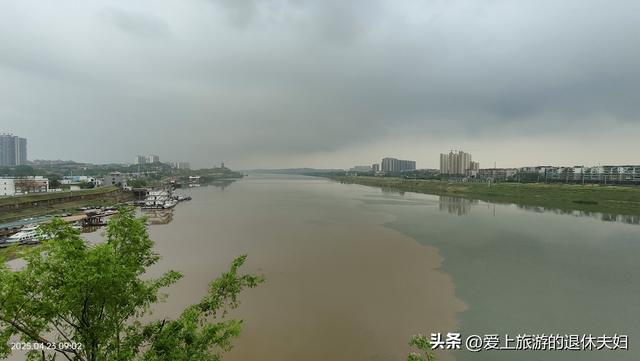 出游第6站-衡阳：东洲岛、石鼓书院、保卫里。阴雨天，游了个寂寞