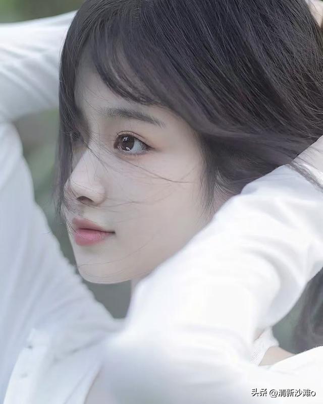 甘肃兰州一校花，楚楚动人，我见犹怜，这气质堪称校园白月光