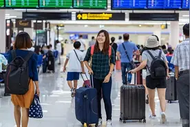 一点也不想呆在中国了，出国的人已经排得人山人海到底是什么原因图片