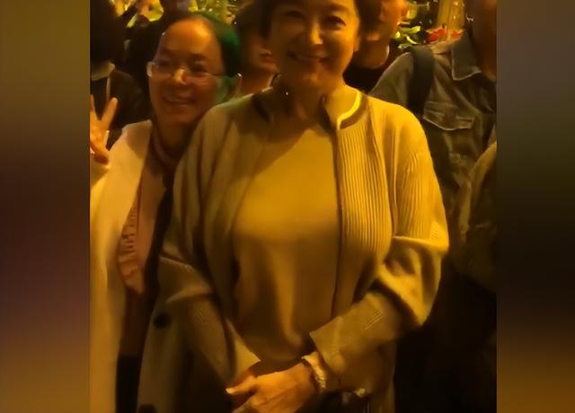 当70岁林青霞和73岁朱琳站在一起，才知道什么叫做人间绝色