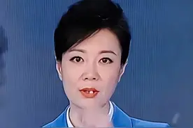 突发！央视主持人文静直播中门牙掉落，她的反应堪称素养天花板！图片