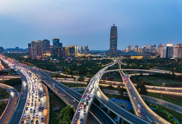 石家庄没想到，武汉也没想到，如今的中国郑州，已成为全国焦点